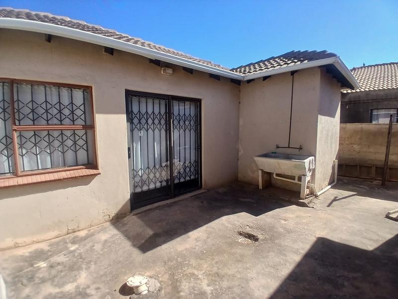 3 Bedroom Property for Sale in Protea Glen Gauteng