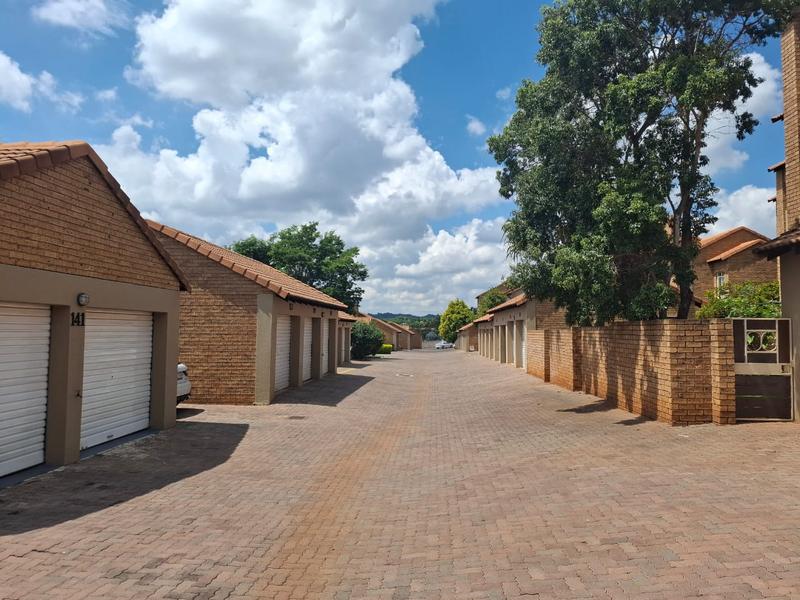 To Let 2 Bedroom Property for Rent in Olympus Gauteng