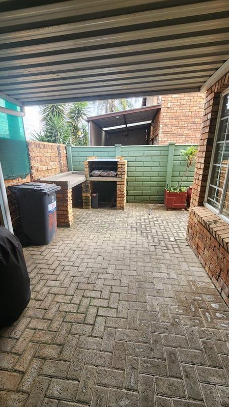 2 Bedroom Property for Sale in Annlin Gauteng