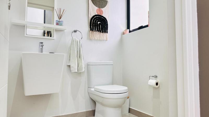 3 Bedroom Property for Sale in Crowthorne Gauteng