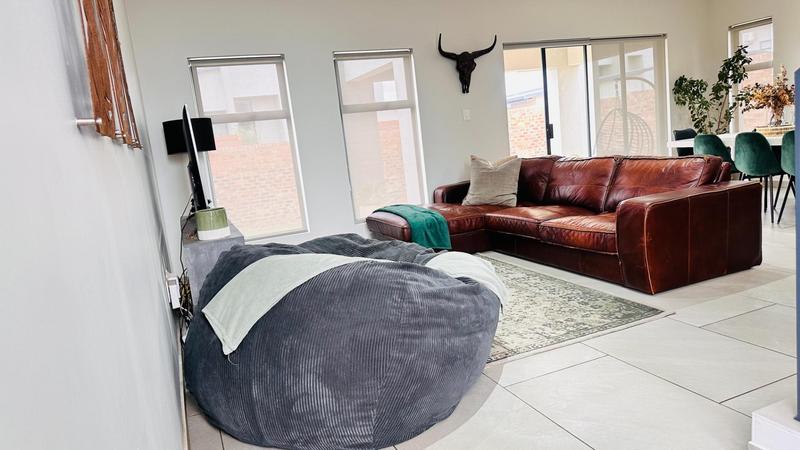 3 Bedroom Property for Sale in Crowthorne Gauteng