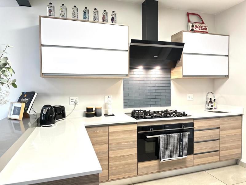 3 Bedroom Property for Sale in Crowthorne Gauteng