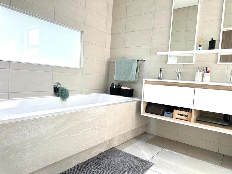 3 Bedroom Property for Sale in Crowthorne Gauteng