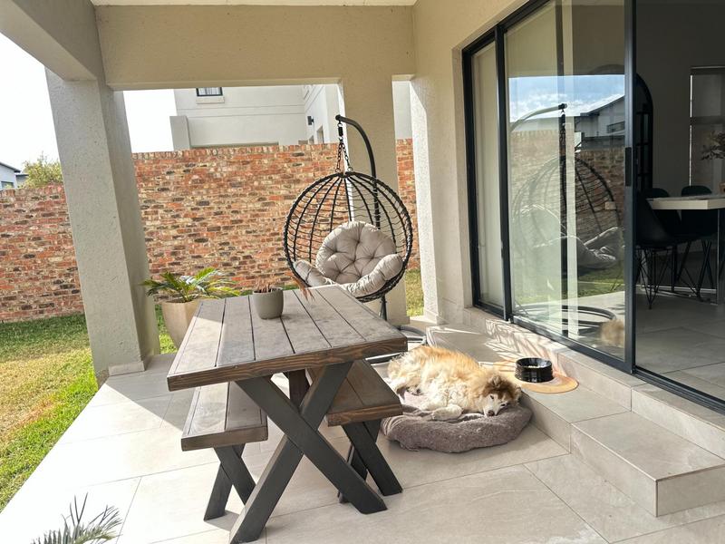 3 Bedroom Property for Sale in Crowthorne Gauteng