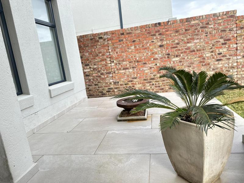 3 Bedroom Property for Sale in Crowthorne Gauteng