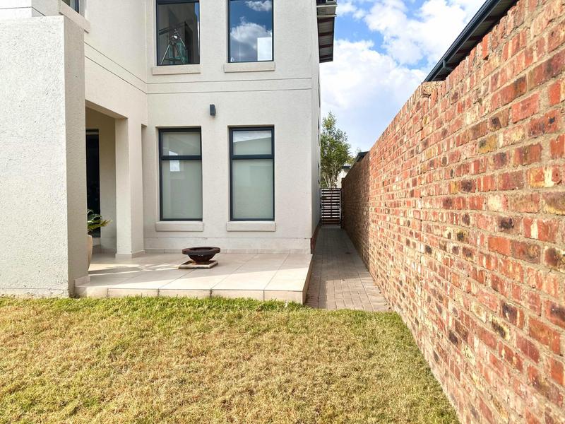 3 Bedroom Property for Sale in Crowthorne Gauteng