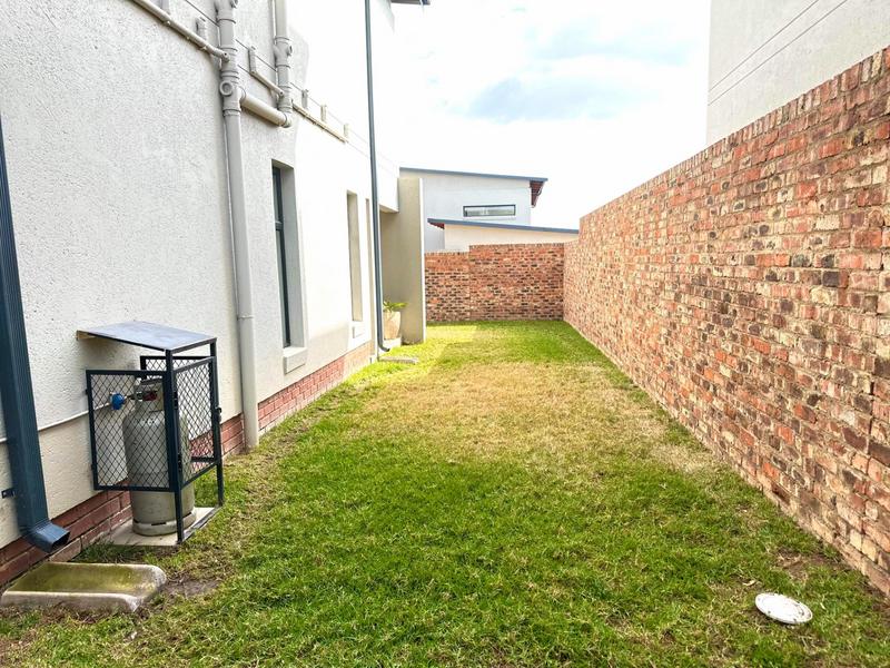 3 Bedroom Property for Sale in Crowthorne Gauteng
