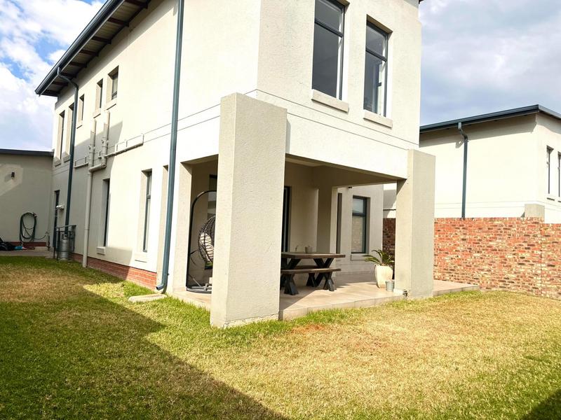 3 Bedroom Property for Sale in Crowthorne Gauteng
