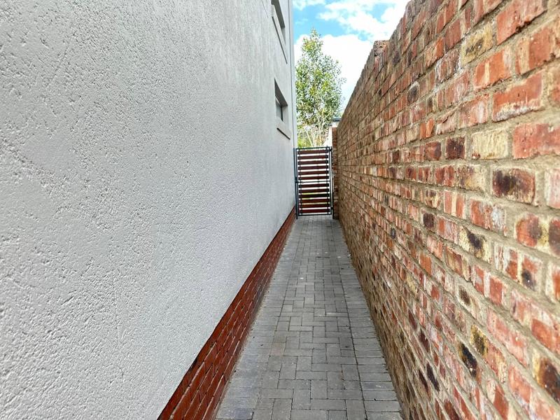 3 Bedroom Property for Sale in Crowthorne Gauteng