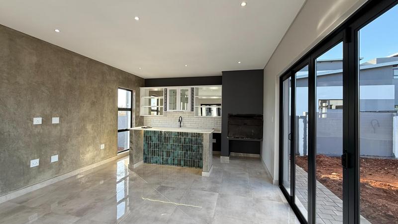 5 Bedroom Property for Sale in Midstream Heights Gauteng