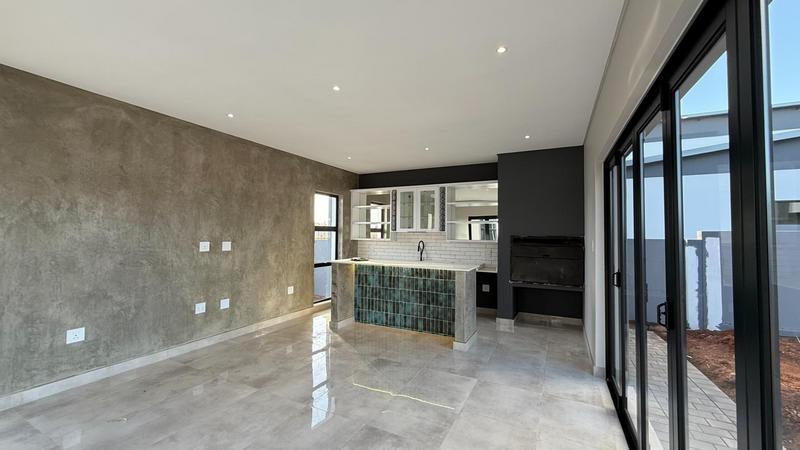 5 Bedroom Property for Sale in Midstream Heights Gauteng