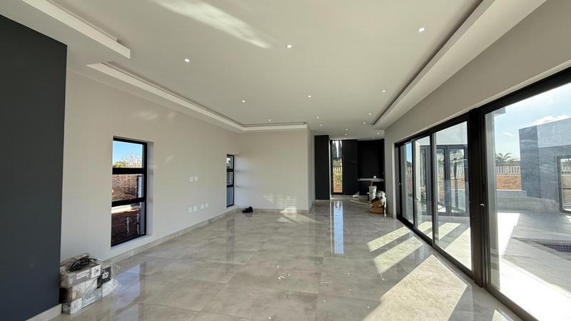 5 Bedroom Property for Sale in Midstream Heights Gauteng