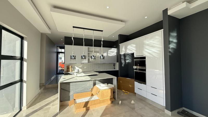 5 Bedroom Property for Sale in Midstream Heights Gauteng