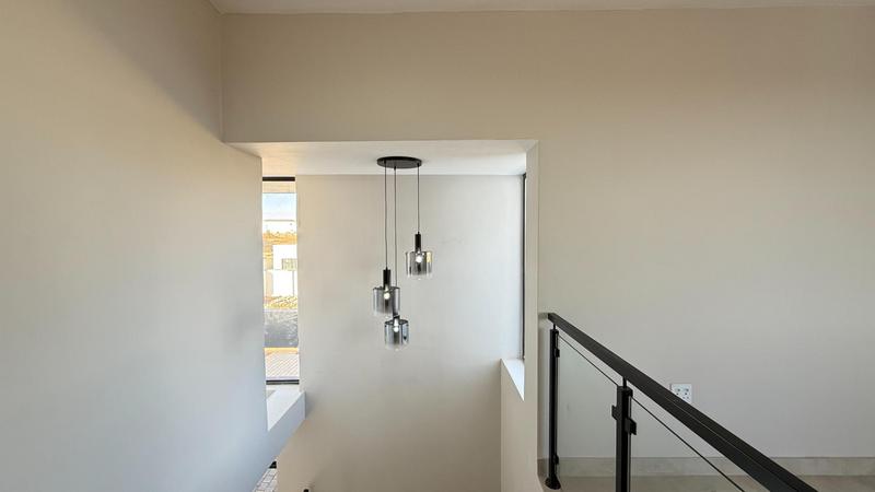 5 Bedroom Property for Sale in Midstream Heights Gauteng