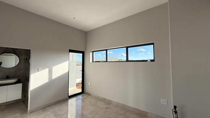 5 Bedroom Property for Sale in Midstream Heights Gauteng