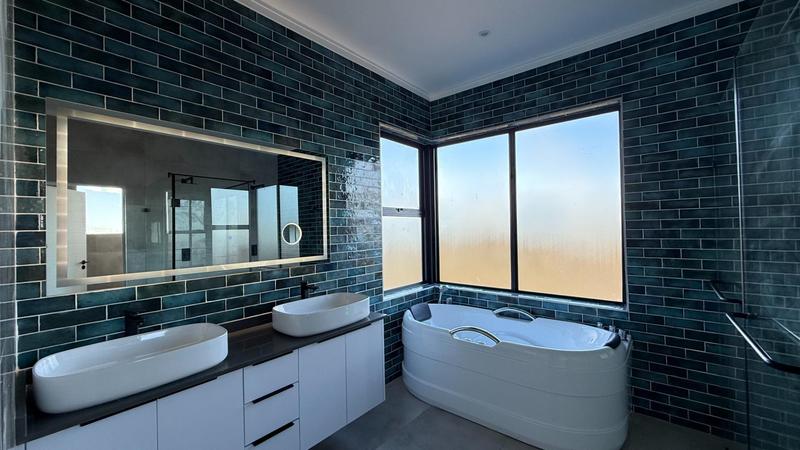 5 Bedroom Property for Sale in Midstream Heights Gauteng