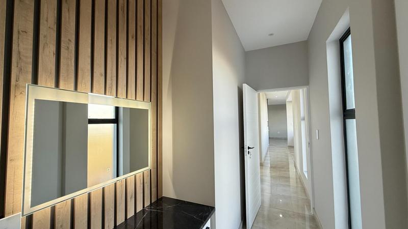 5 Bedroom Property for Sale in Midstream Heights Gauteng