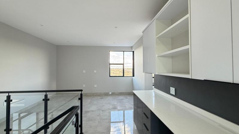 5 Bedroom Property for Sale in Midstream Heights Gauteng