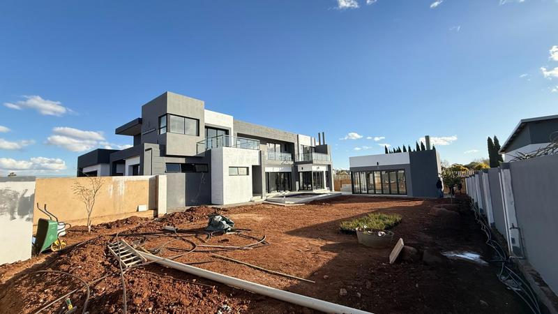 5 Bedroom Property for Sale in Midstream Heights Gauteng