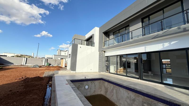 5 Bedroom Property for Sale in Midstream Heights Gauteng