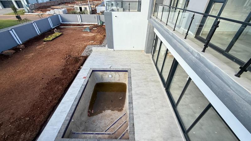 5 Bedroom Property for Sale in Midstream Heights Gauteng