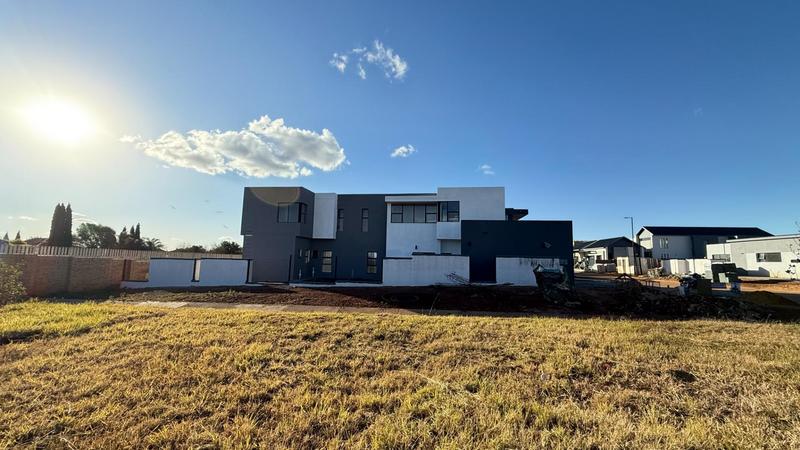 5 Bedroom Property for Sale in Midstream Heights Gauteng