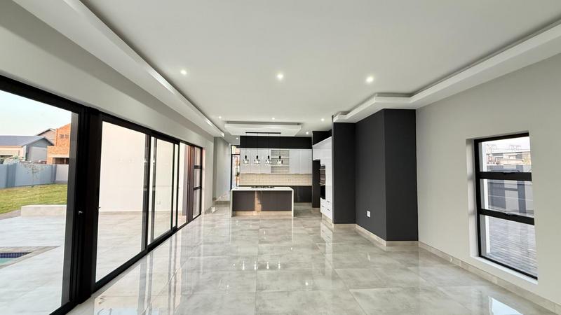 5 Bedroom Property for Sale in Midstream Heights Gauteng