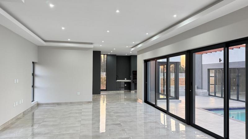 5 Bedroom Property for Sale in Midstream Heights Gauteng