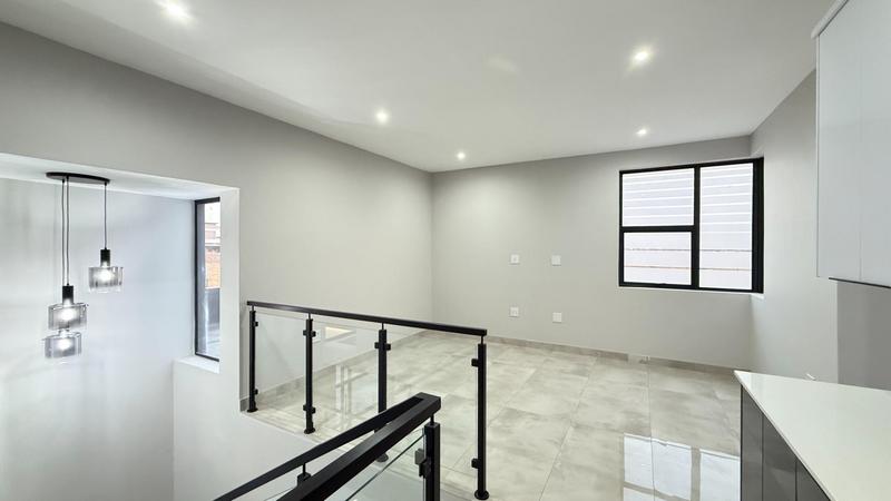 5 Bedroom Property for Sale in Midstream Heights Gauteng