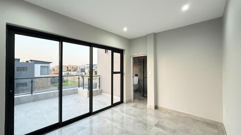 5 Bedroom Property for Sale in Midstream Heights Gauteng