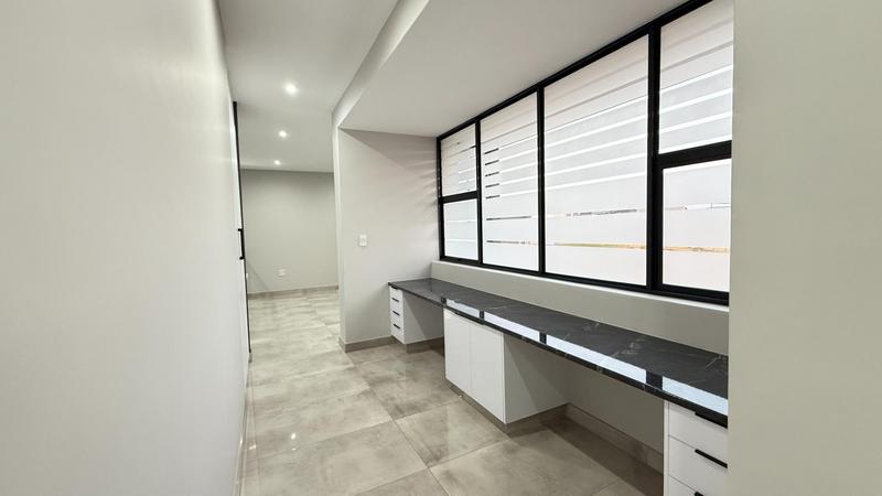 5 Bedroom Property for Sale in Midstream Heights Gauteng