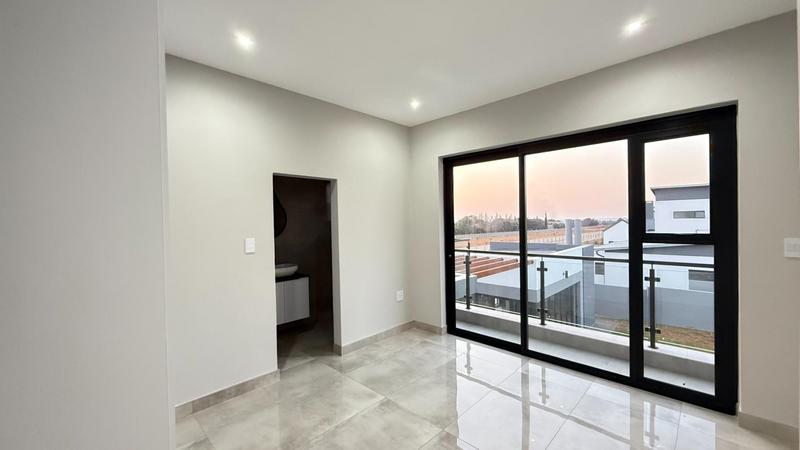 5 Bedroom Property for Sale in Midstream Heights Gauteng