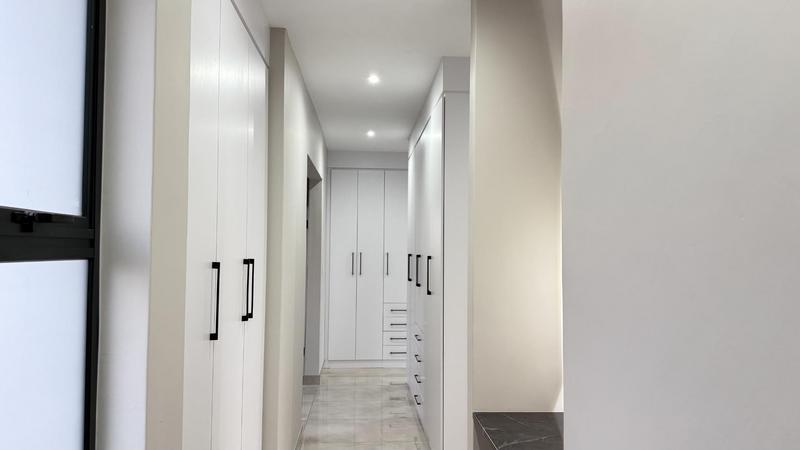 5 Bedroom Property for Sale in Midstream Heights Gauteng