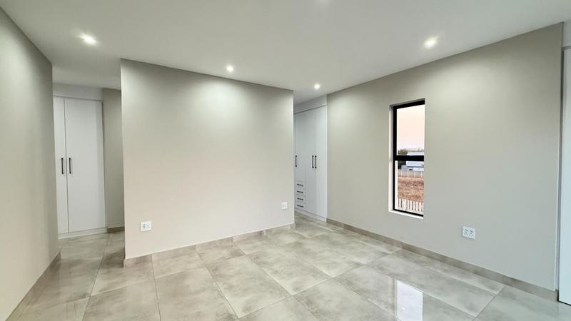 5 Bedroom Property for Sale in Midstream Heights Gauteng