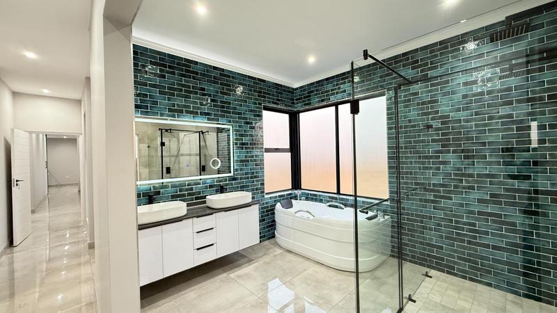 5 Bedroom Property for Sale in Midstream Heights Gauteng