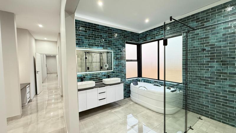 5 Bedroom Property for Sale in Midstream Heights Gauteng