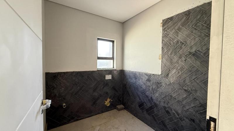 5 Bedroom Property for Sale in Midstream Heights Gauteng