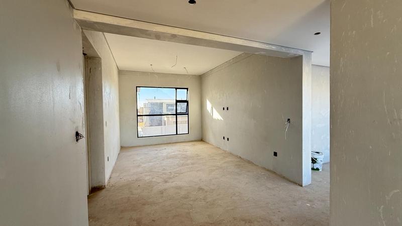 5 Bedroom Property for Sale in Midstream Heights Gauteng