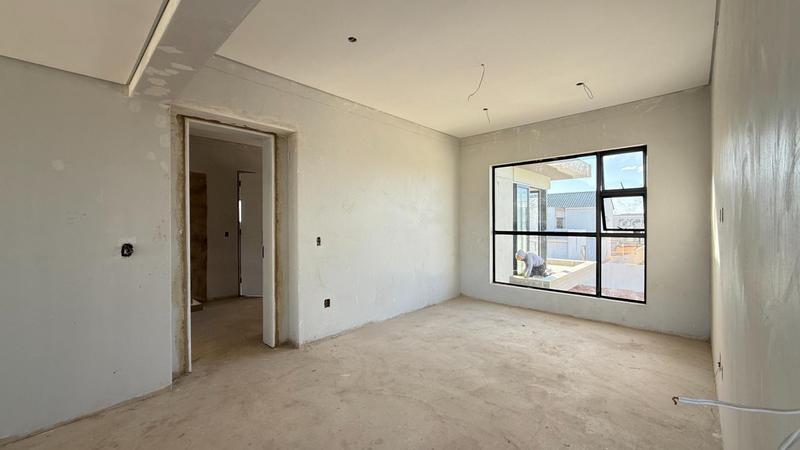 5 Bedroom Property for Sale in Midstream Heights Gauteng