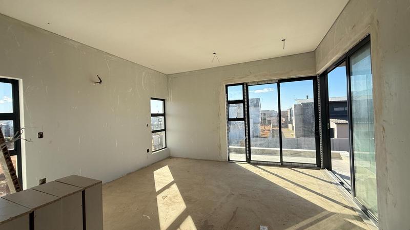 5 Bedroom Property for Sale in Midstream Heights Gauteng