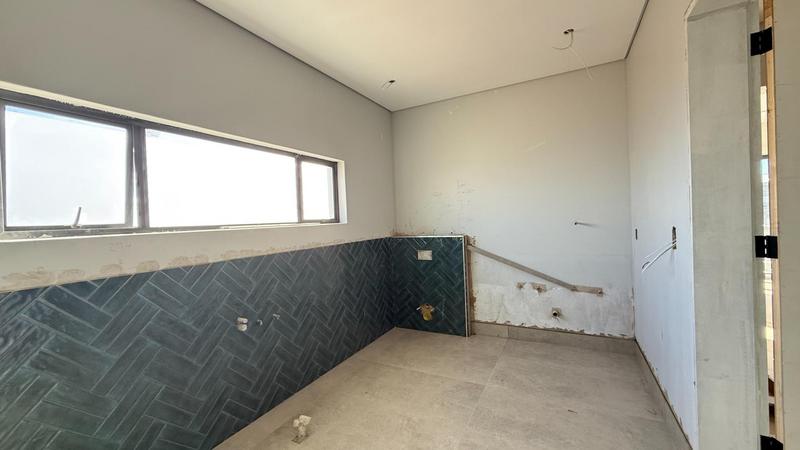 5 Bedroom Property for Sale in Midstream Heights Gauteng