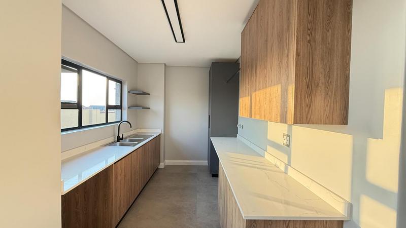 5 Bedroom Property for Sale in Midstream Heights Gauteng