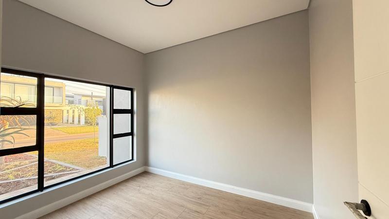 5 Bedroom Property for Sale in Midstream Heights Gauteng