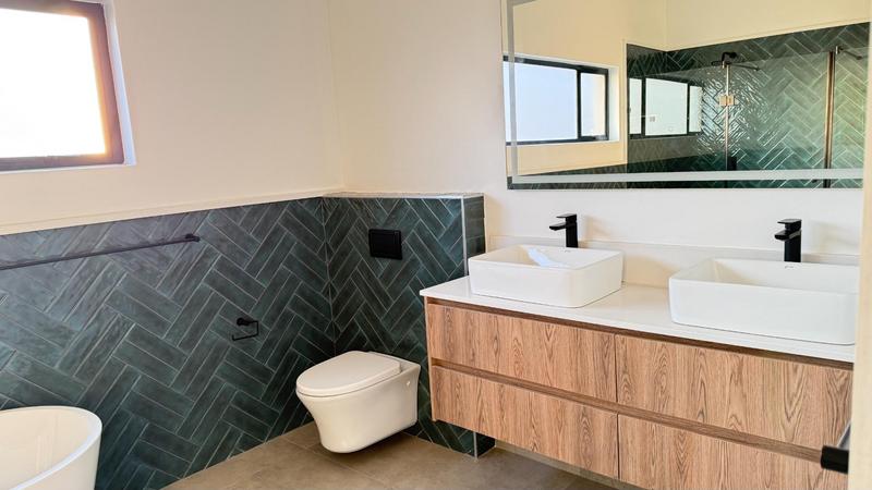 5 Bedroom Property for Sale in Midstream Heights Gauteng