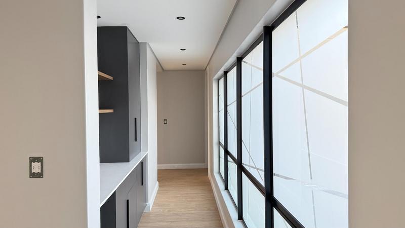 5 Bedroom Property for Sale in Midstream Heights Gauteng