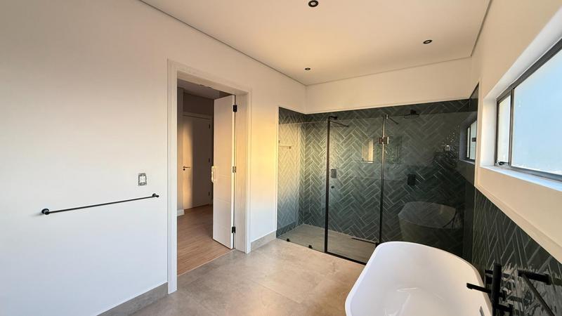 5 Bedroom Property for Sale in Midstream Heights Gauteng