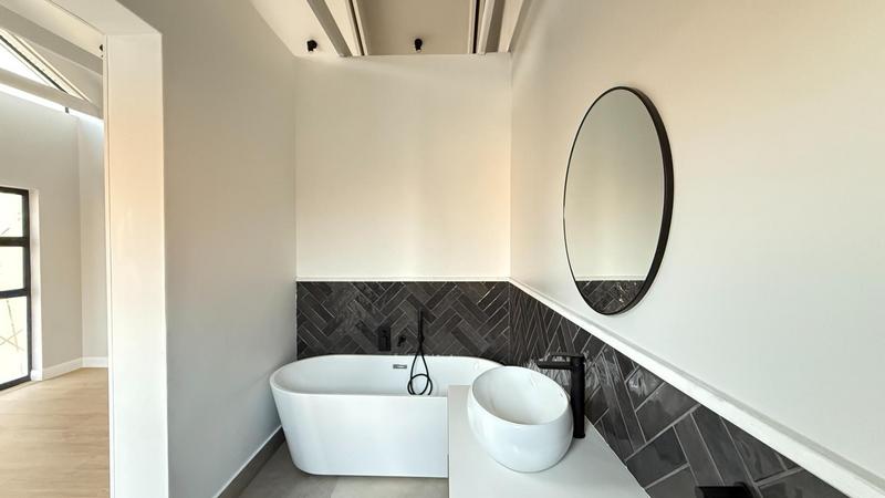 5 Bedroom Property for Sale in Midstream Heights Gauteng