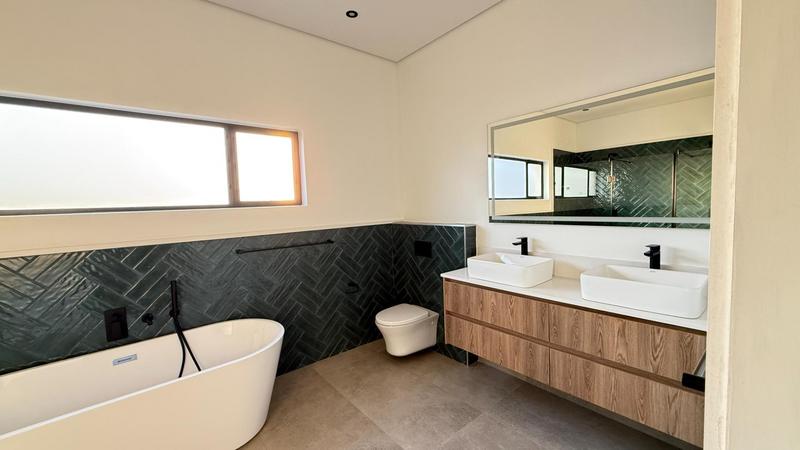 5 Bedroom Property for Sale in Midstream Heights Gauteng
