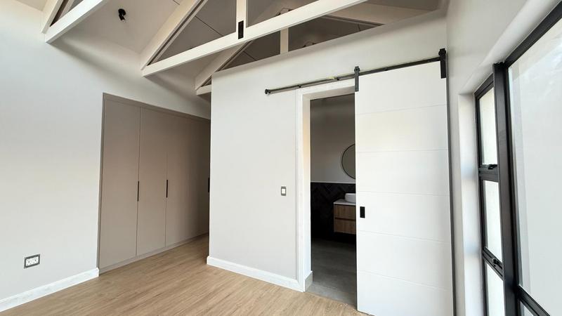 5 Bedroom Property for Sale in Midstream Heights Gauteng