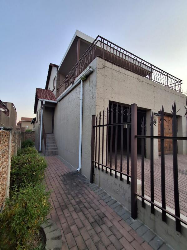 3 Bedroom Property for Sale in Buccleuch Gauteng